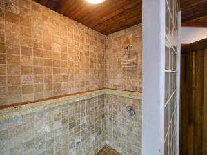 Private Hilltop Home Located Overlooking Roatans Beautiful Turquoise Reef,