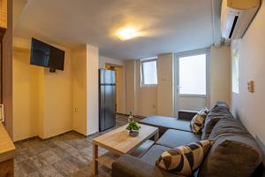 City apartment with Free Public Parking-1