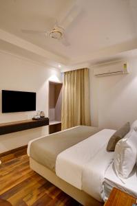 IVA Premium by UV Hotels - Free Airport Pickup or Drop
