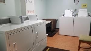 Ilikai Tower 525 City View 2BR