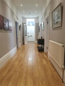 Stunning 2-bed Victorian Villa ground floor flat