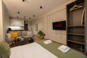 The Urban Chic Nest- Aristotelous Square