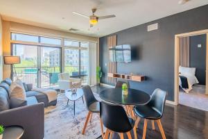 Unique 1BD - DT PHX - Parking, Gym, Pool - Sleeps 6