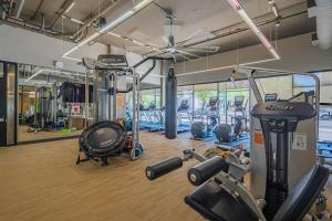 Unique 1BD - DT PHX - Parking, Gym, Pool - Sleeps 6