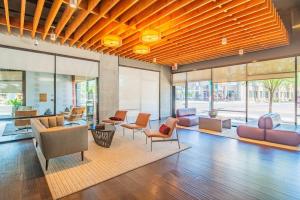 Unique 1BD - DT PHX - Parking, Gym, Pool - Sleeps 6