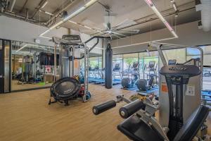 Fancy 1BD - DT PHX - Parkin, Gym, Pool - Sleeps 6