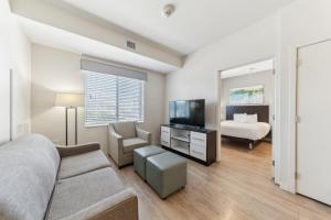 Chic 1 Bedroom I Pool I Gym!