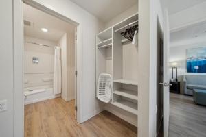Amazing 1bd I Pool I Parking I Gym!