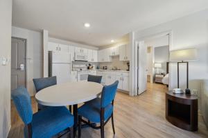 Pool I Parking I Gym I Properties By Preston