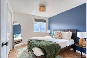 Stay Portland - The Woodstock Inn - Reed College & Vintage Shops