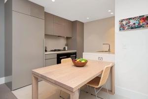 Sophisticated Living in the Paris End of Melbourne