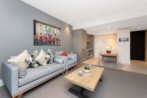 Sophisticated Living in the Paris End of Melbourne