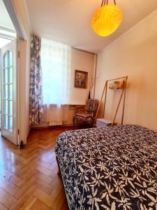 Quiet apartment near metro and old town