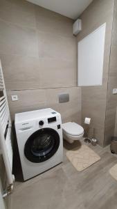 Stylish apartment near Old Town with AC and parking