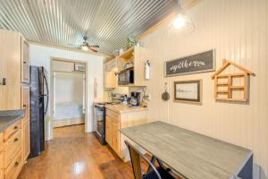 Cozy Couples Cabin Retreat in Concan!