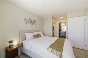 Gorgeous Water View Unit in Downtown Vancouver