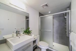 Gorgeous Water View Unit in Downtown Vancouver
