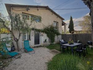 Appartements EDEN l Jardin, Bbq, Duplex l Parking Gratuit & Super Wifi l Vue Panoramique Sainte-Victoire : photos des chambres