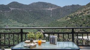 Stunning Mountain View - Authentic Cretan Village