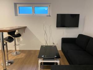 Privates Gästezimmer mit eigenem Bad & Küche im UG