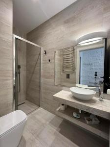 LvApart вул Б Хмельницького1 кім Безкоштовна парковка Центр з балконом не далеко від ж д вокзалу Звітні документи