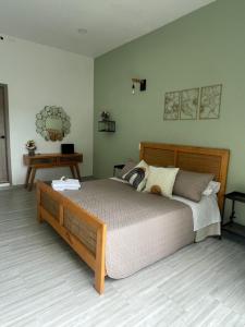 Santa Elena Lake House