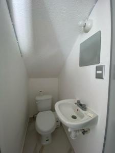 Casa entera gran ubicación, aeropuerto ver