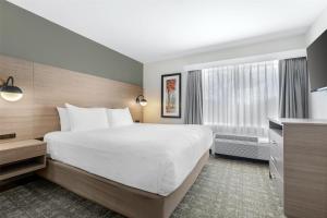 King Room with Sofa Bed - Non-Smoking room in Best Western Plus Windjammer Inn & Conference Center