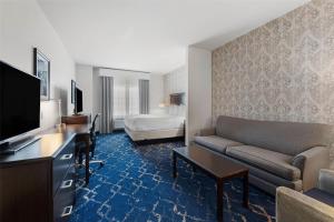 King Suite - Non-Smoking room in Best Western Plus New Richmond Inn & Suites