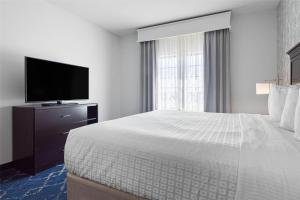 King Room - Non-Smoking room in Best Western Plus New Richmond Inn & Suites