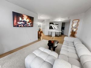 NYC 5th ave Central Park penthouse balcony 3bedroom oasis