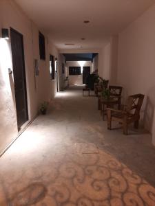 Centrally-located Minimalist Room