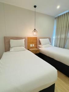 Accommodation Front - Vibrant 4 sleeper with Open Harbour Views