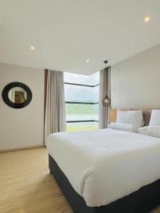 Accommodation Front - Vibrant 4 sleeper with Open Harbour Views