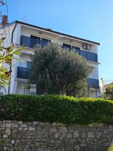 Apartments with parking space Palit, Rab - 4983 