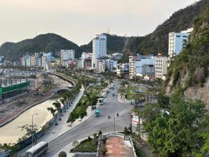 Hung Long Harbour Hotel