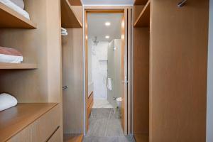 Oceanview 3 BR condo, rooftop pool&jacuzzi, beach!