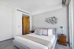 Oceanview 3 BR condo, rooftop pool&jacuzzi, beach!