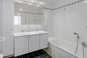 Four Seasons 0204 G-16