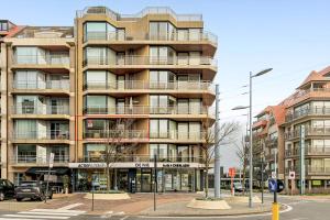 Four Seasons 0204 G-1-6