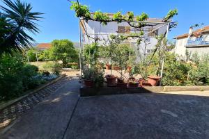 Apartments by the sea Trogir - 24405