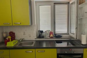 Apartments by the sea Smokvica Krmpotska, Novi Vinodolski - 24410