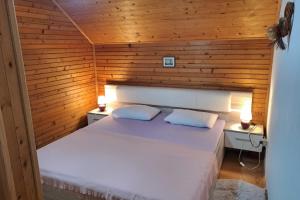 Apartments with parking space Donji Cerovac, Plitvice - 24434