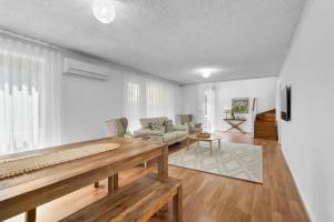 Belle Escapes - Seabreeze Townhouse