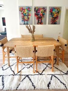 Modern Secluded Living in Athens - Minutes from Metro