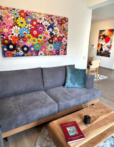 Modern Secluded Living in Athens - Minutes from Metro