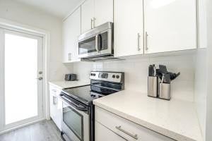 Boca Waterfront with Pool, Gym, Parking and Short Walk to the Beach