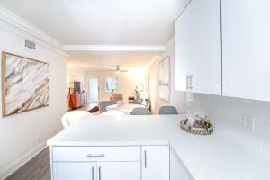 Boca Waterfront with Pool, Gym, Parking and Short Walk to the Beach