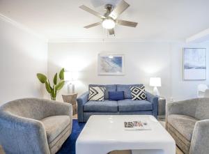 Boca Waterfront with Pool, Gym, Parking and Short Walk to the Beach