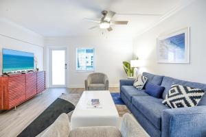 Boca Waterfront with Pool, Gym, Parking and Short Walk to the Beach